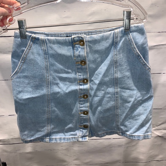 Light wash denim mini skirt with pockets